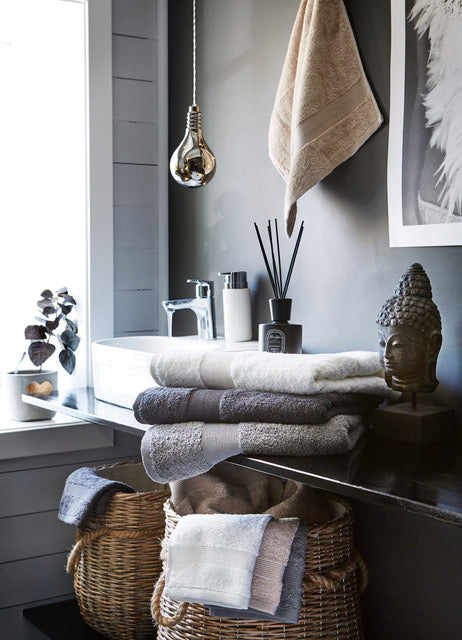 Udupeegel, millel on patareitoitel valgustus.