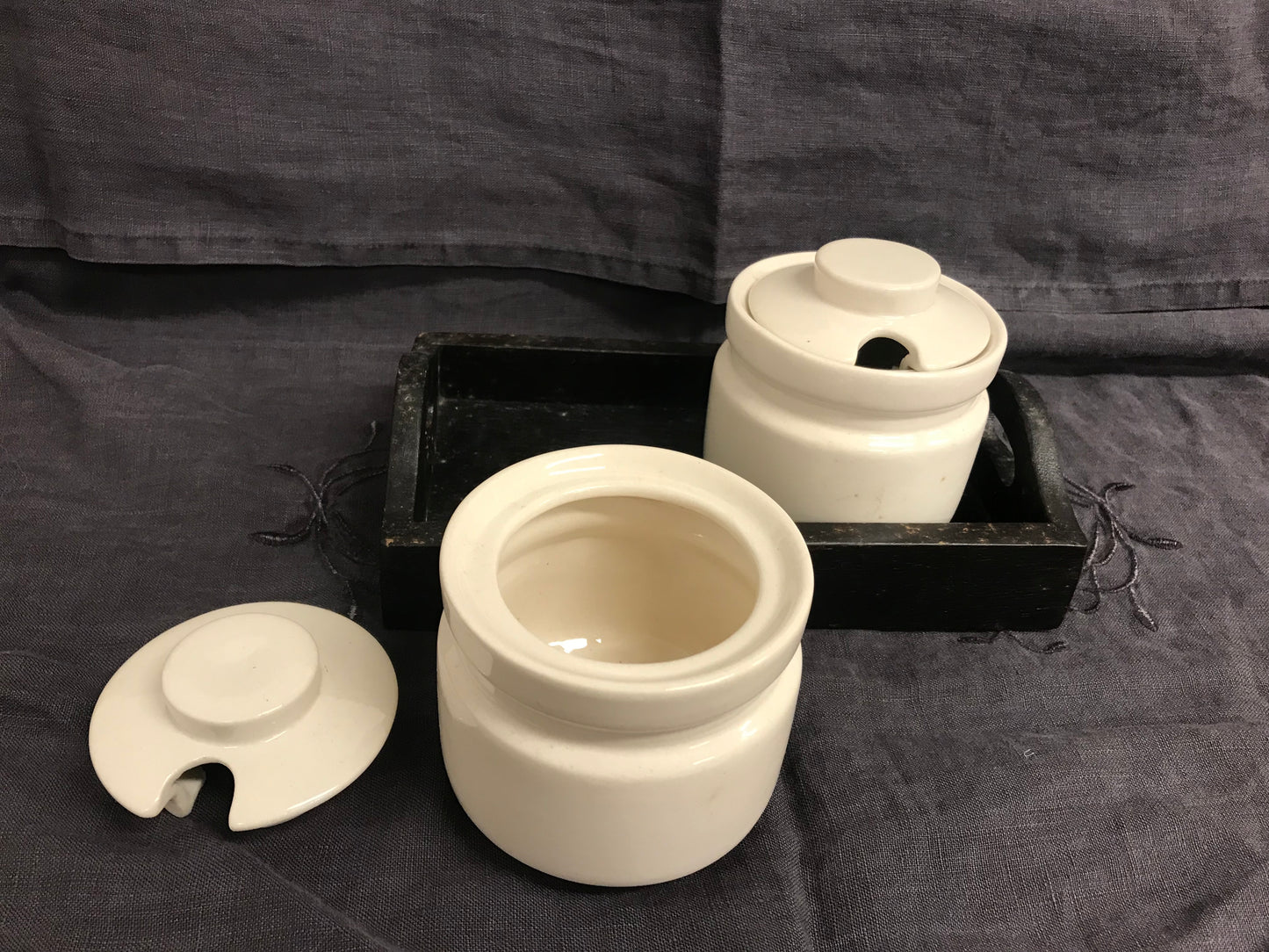 Kjökkenkos moosipurgid puidust alusega