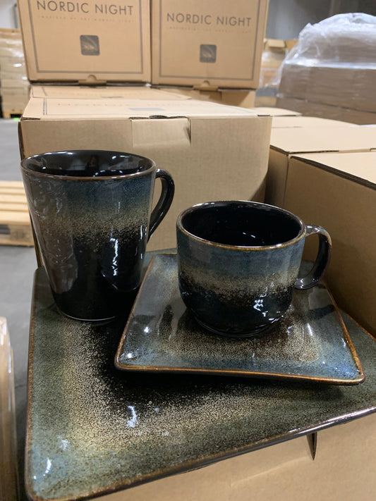 Nordic Night demomäng: taldrik, kruus, tass alustassiga.