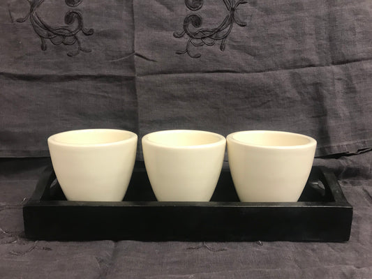 Kjökkenkos ürdipotid puidust alusega