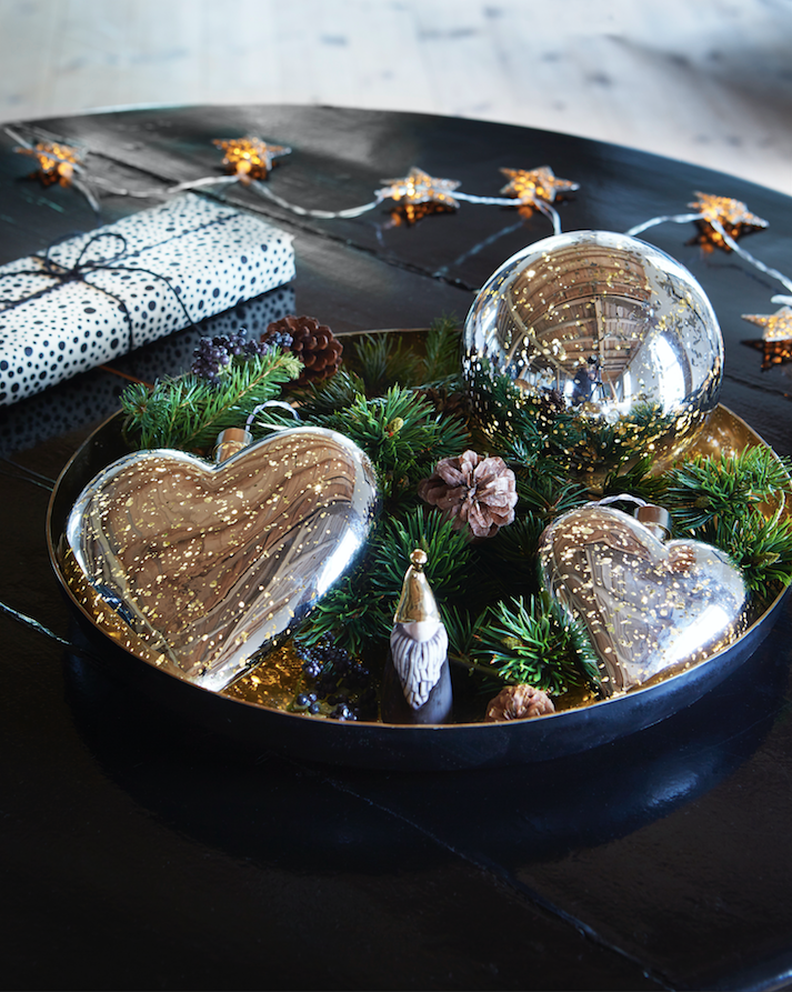 Lucia pall patareidega töötava tulega