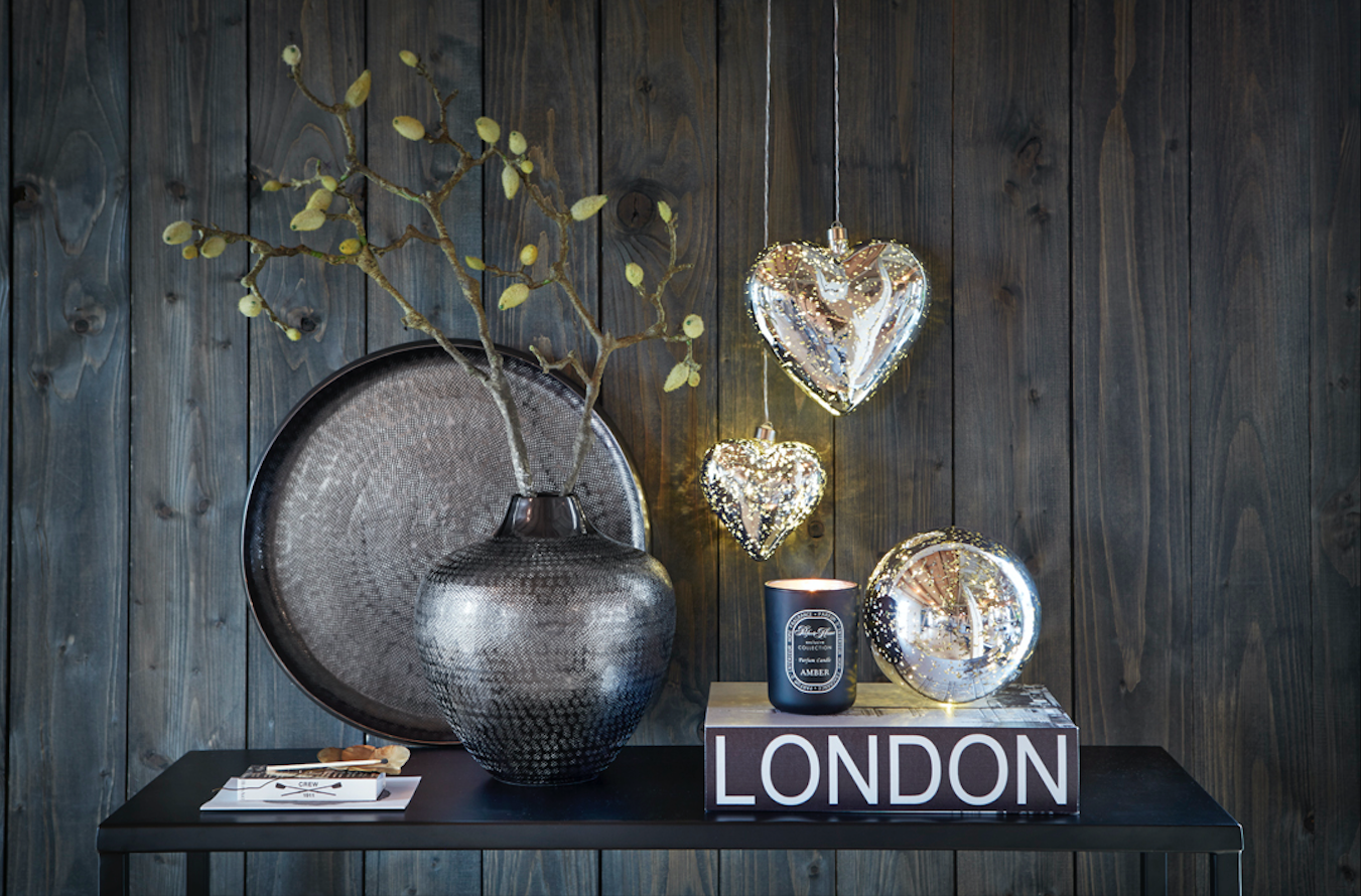 Lucia pall patareidega töötava tulega